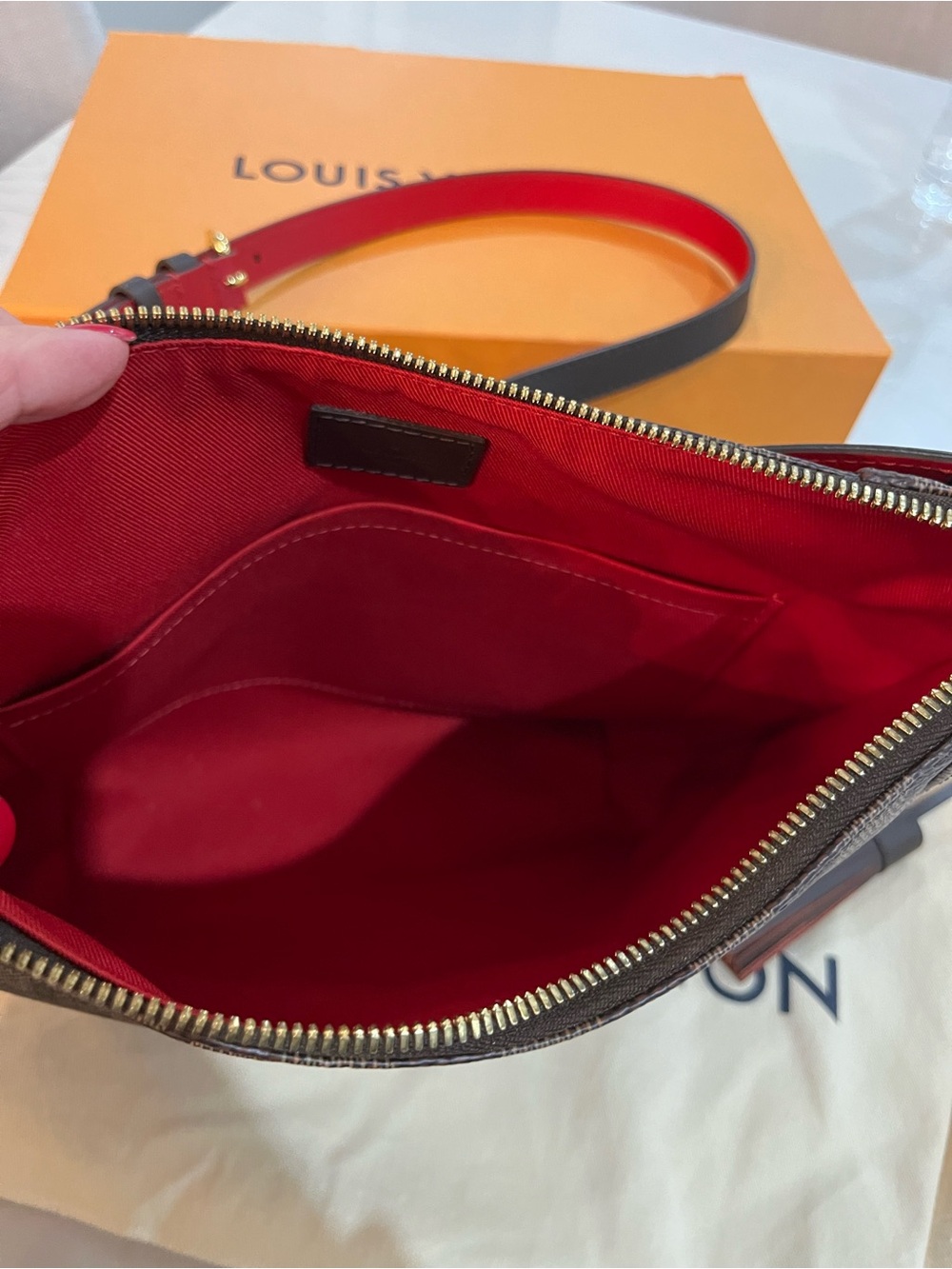 Louis Vuitton Damier Ebene South Bank Besace - Picture 6 of 8